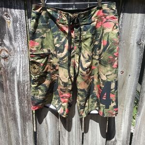 ❤LRG Camo Print Boardshorts Size 28